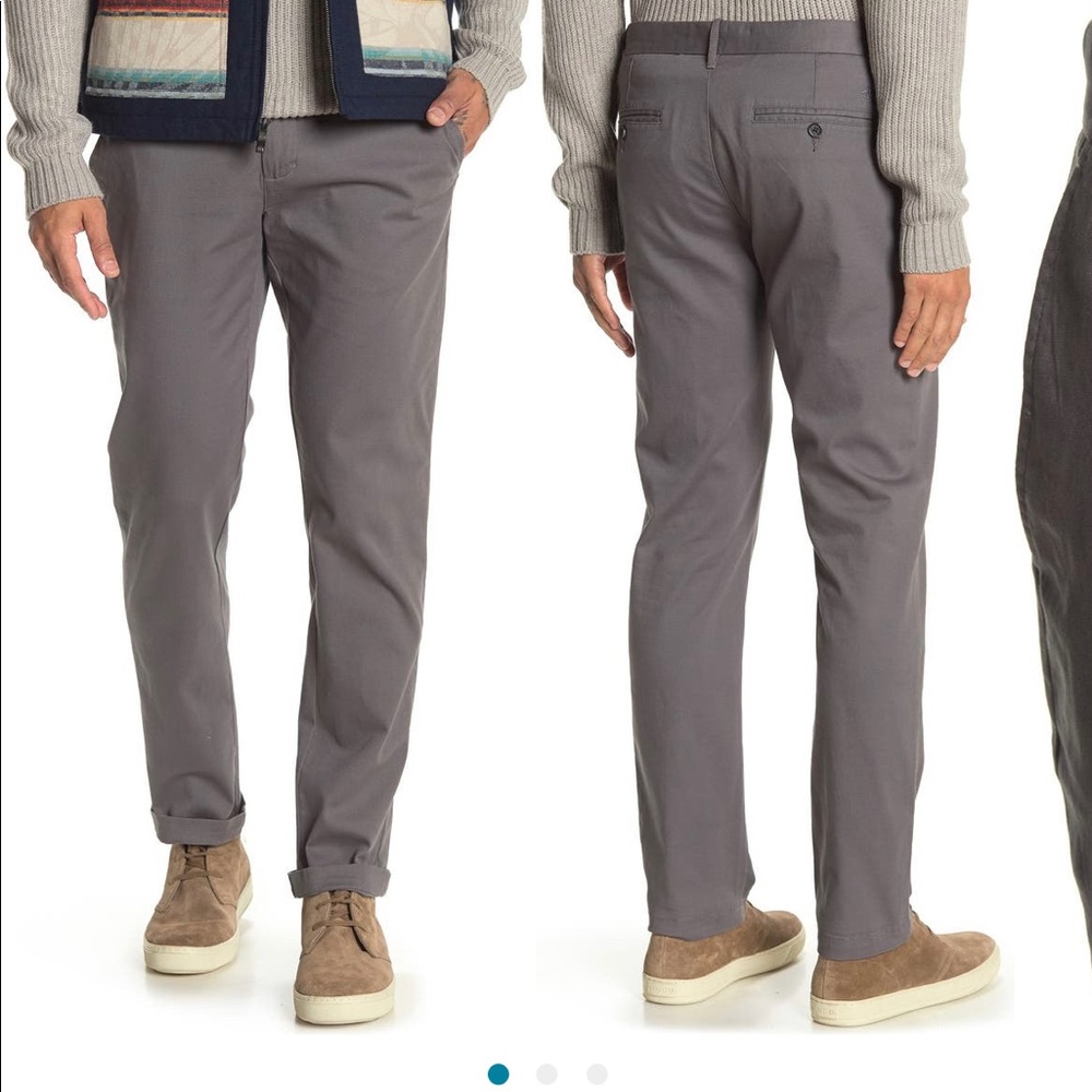 These lightweight Penguin chino pants offer a cool and comfortable fit. 32x32